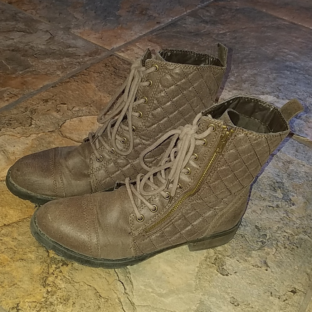 boots - Picture 3 of 6